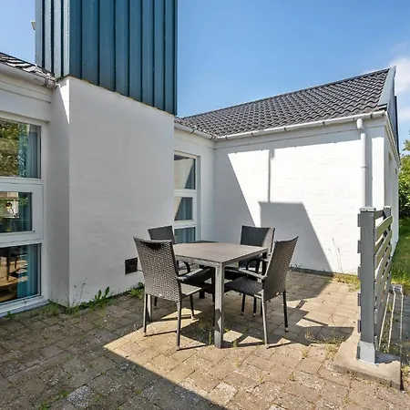 Cozy In With Indoor Swimming Pool Holiday home *