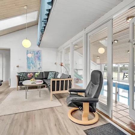 Cozy In With Indoor Swimming Pool *